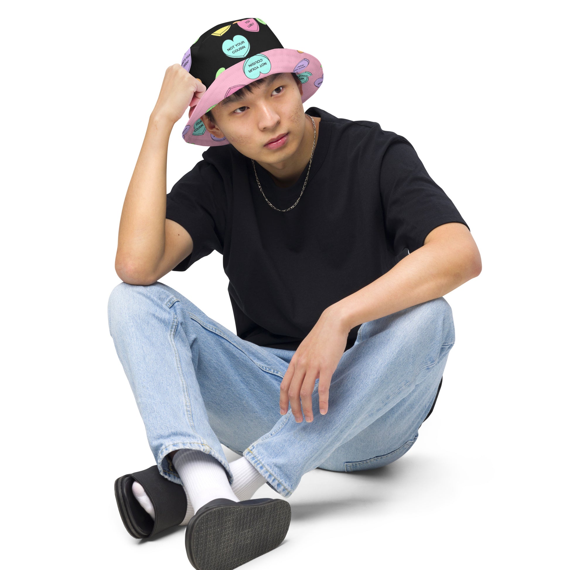 Reversible bucket hat (Candy Hearts)(Mob Only)