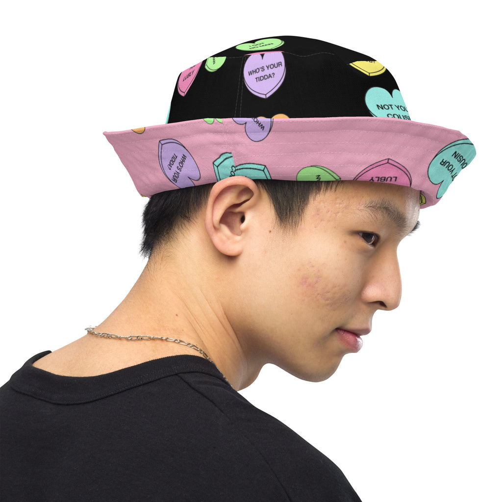 Reversible bucket hat (Candy Hearts)(Mob Only)