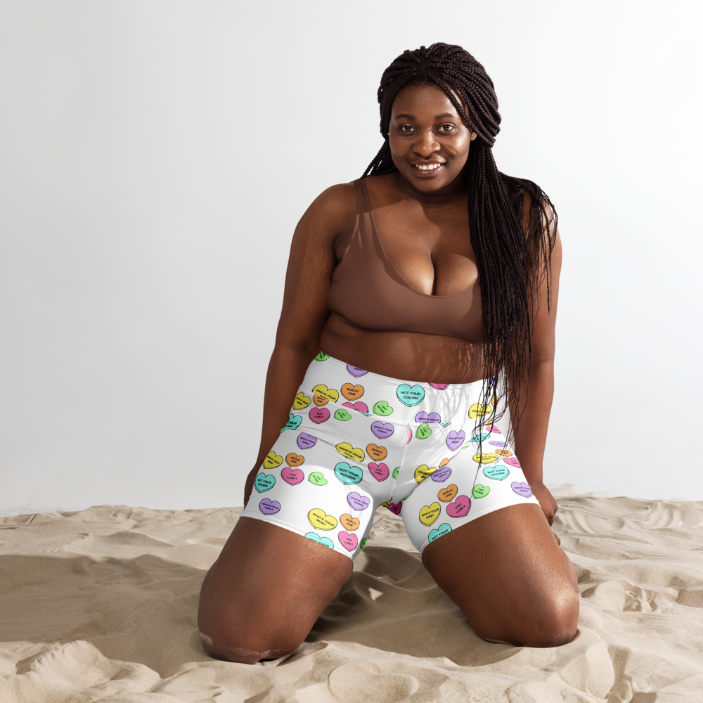 High-Wasted Yoga Shorts - Candy Hearts in White